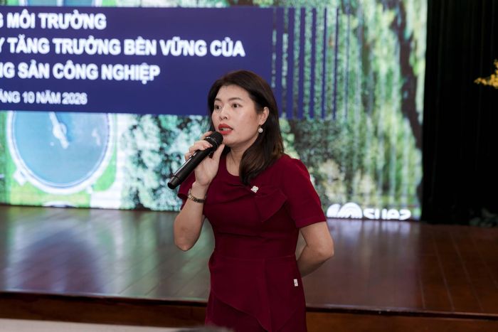  Bà Lê Thị Kim Thanh, đại diện SUEZ Việt Nam phát biểu ở góc độ môi trường trong KCN  
