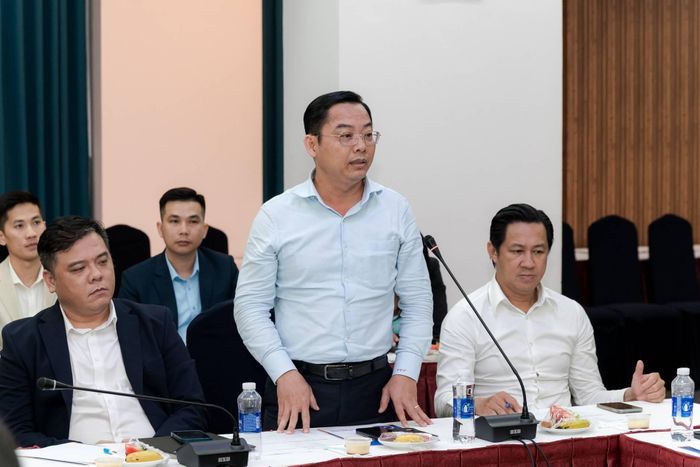  Ông Chế Văn Trung, Phó Giám đốc Công ty TNHH MTV Dịch vụ công ích Quận 2, chủ đầu tư KCN Cát Lái nêu khó khăn của doanh nghiệp mình. Ảnh 