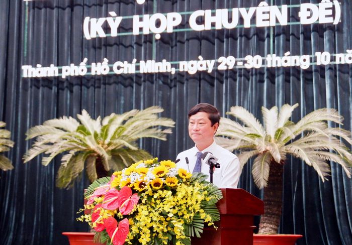Phó Bí thư Thành ủy, Chủ tịch HĐND Thành phố Hồ Chí Minh Võ Văn Minh phát biểu khai mạc kỳ họp. Ảnh: Hoa Lê