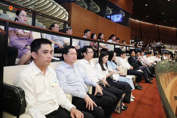 Các đại biểu tham dự phiên họp. Ảnh: Khánh Duy