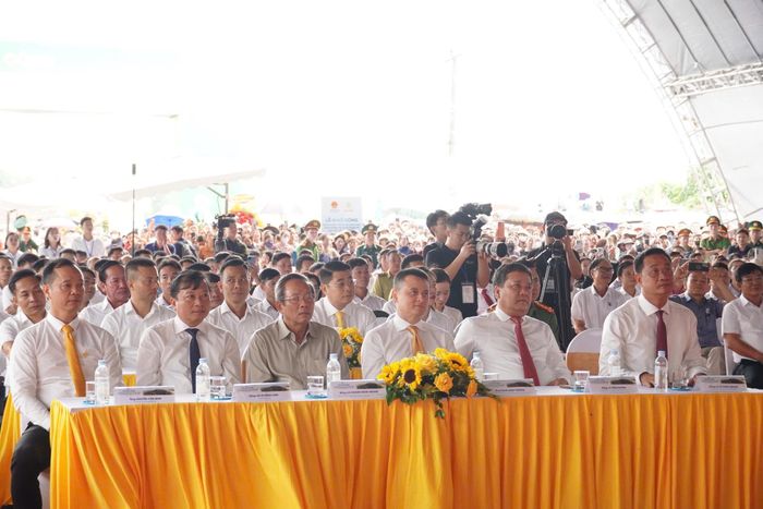 Các đại biểu tham dự buổi lễ. Ảnh: K.T