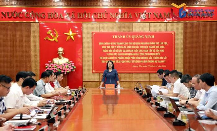Phó Bí thư Thành ủy, Chủ tịch HĐND thành phố Quảng Ninh Trịnh Thị Minh Thanh phát biểu kết luận buổi làm việc với các phường: Liên Hòa, Phong Cốc, Hà An và Quảng Yên. Ảnh: Mạnh Trường (Q.M.G)