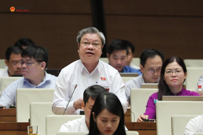 ĐBQH Bùi Văn Dũng (Thanh Hoá) phát biểu thảo luận tại hội trường. Ảnh: Khánh Duy