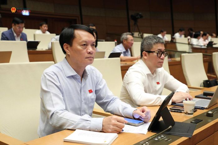 Các ĐBQH tỉnh Nghệ An dự phiên thảo luận tại Hội trường. Ảnh: Khánh Duy