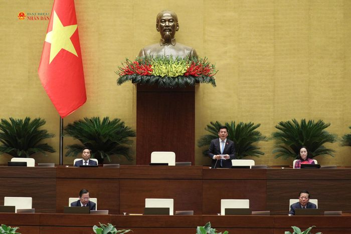 Phó Chủ tịch Quốc hội Nguyễn Hồng Diên điều hành phiên thảo luận. Ảnh: Hồ Long