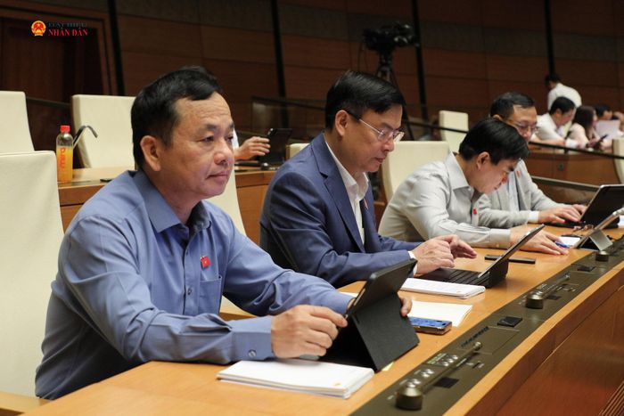Các đại biểu tham dự phiên họp. Ảnh: Khánh Duy