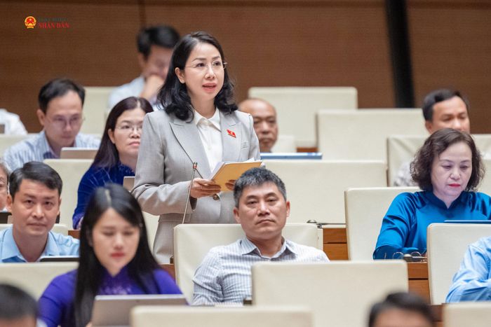 ĐBQH Phan Thị Thùy Linh (Thanh Hóa). Ảnh: Phạm Thắng
