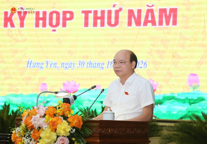 Phó Chủ tịch HĐND tỉnh Đặng Thanh Giang điều hành nội dung thẩm tra báo cáo các tờ trình và dự thảo nghị quyết trình HĐND tỉnh