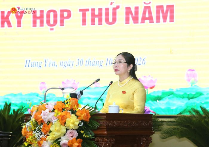 Phó Chủ tịch HĐND tỉnh Trần Thị Tuyết Hương thông qua nội dung chương trình kỳ họp