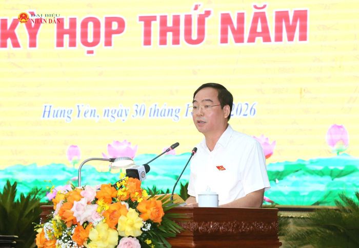 Phó Chủ tịch HĐND tỉnh Vũ Ngọc Trì điều hành nội dung báo cáo các tờ trình, dự thảo nghị quyết trình kỳ họp