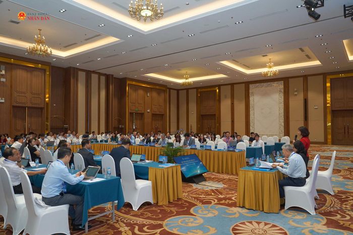 Tại hội thảo, các chuyên gia, khách mời đã lắng nghe nhiều tham luận và đưa ra những ý kiến đóng góp