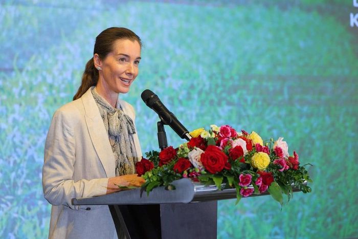 Bà Cressida Cains, Chủ tịch tổ chức Phụ nữ Australia trong Nông nghiệp (AWiA), chia sẻ kinh nghiệm phát triển nông nghiệp tại Australia. Ảnh: Đại sứ quán Australia.