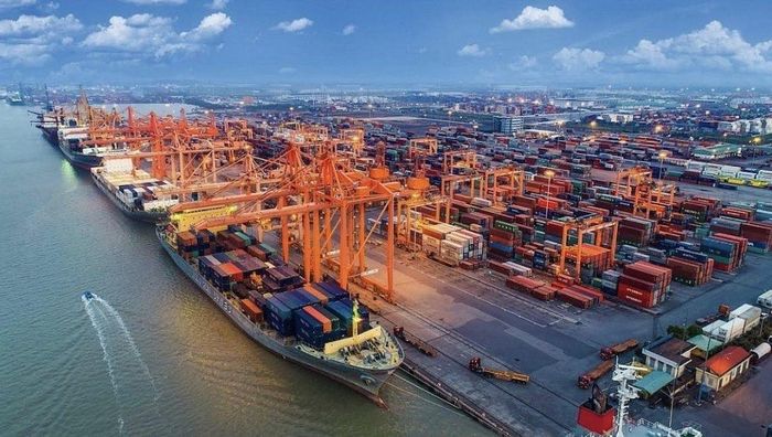 Xuất nhập khẩu hàng hóa Việt Nam vượt mốc 1.000 tỷ USD.