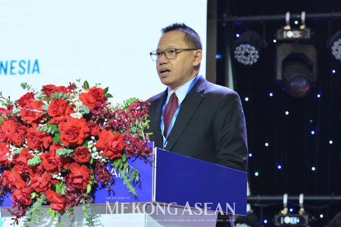  Ông Kurniawan Ariadi, Cố vấn đặc biệt Bộ trưởng Bộ Kế hoạch Phát triển Quốc gia Indonesia phát biểu tại hội nghị. Ảnh: Lê Hồng Nhung - Mekong ASEAN. 