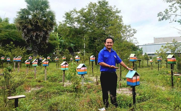 Nhận thấy ong dú có tiềm năng phát triển thành sản phẩm thương mại, ông Nguyễn Trung Thành vay từ NHCSXH 200 triệu đồng để đầu tư phát triển đàn ong nuôi.