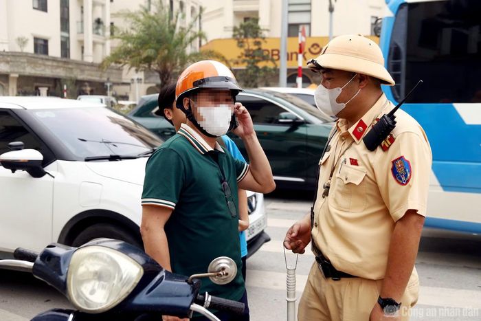 Lực lượng CSGT kiểm tra, xử lý các trường hợp học sinh vi phạm giao thông trên địa bàn Thường Tín