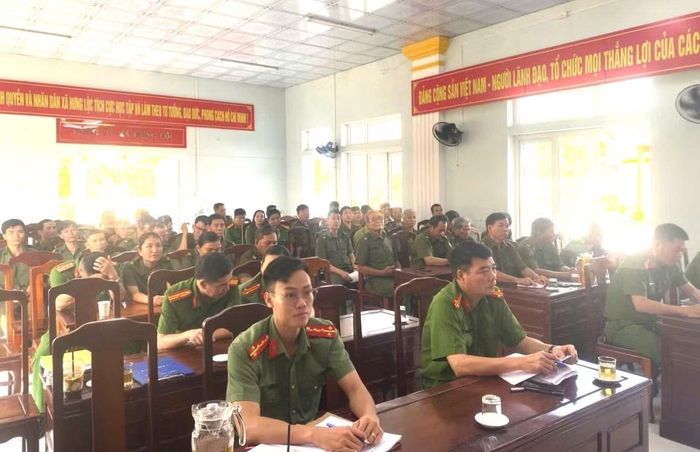 Công an xã Hưng Lộc và lực lượng ANTT cơ sở đã phát huy phong trào “Ba nhất” để giữ vững ANTT địa bàn.