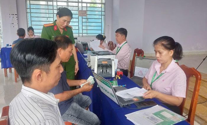 Anh N.T.N. nhận vốn vay từ Ngân hàng Chính sách xã hội Gò Công.