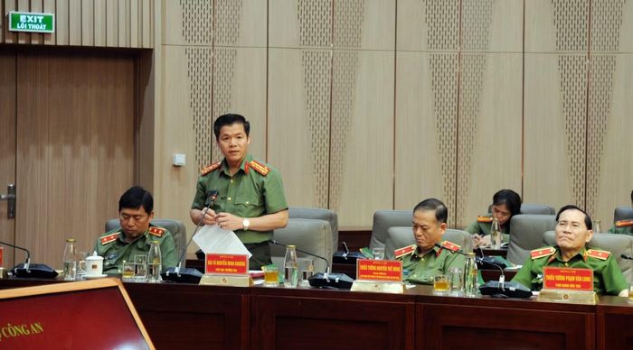 Đại tá, PGS. TS Nguyễn Minh Khương điều hành hội thảo.