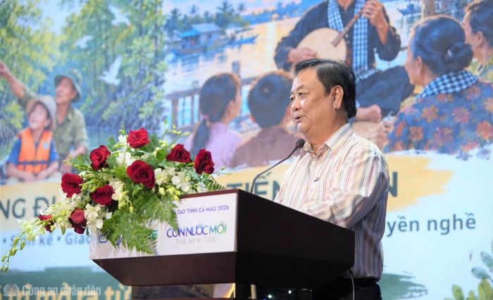 Nguyên Phó Chủ tịch Quốc hội Lê Minh Hoan tham luận tại ngày hội.