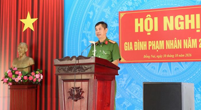 Đại tá Nguyễn Anh Dũng, Giám thị Trại giam Xuân Lộc phát biểu tại hội nghị.