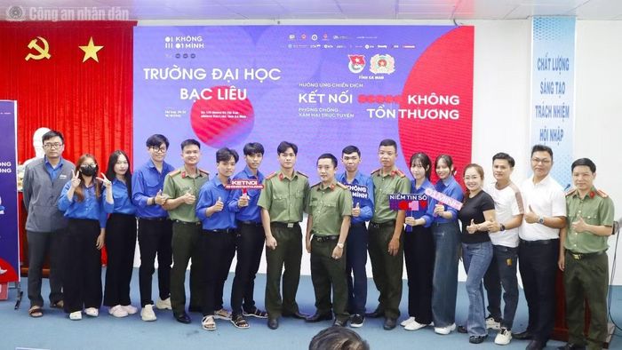 Phòng An ninh mạng tuyên truyền Chiến dịch “Không một mình” tại Trường Đại học Bạc Liêu.