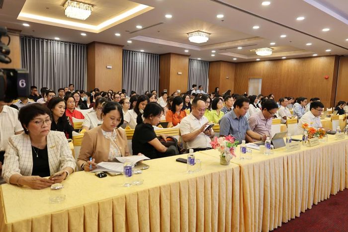Các đại biểu dự hội nghị.