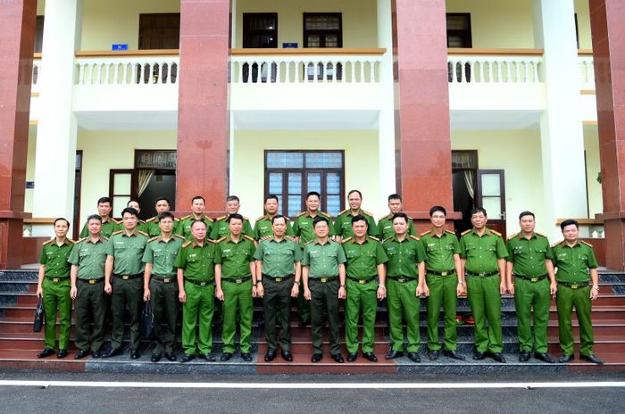 Thứ trưởng Lê Văn Tuyến và các đại biểu tại buổi làm việc.