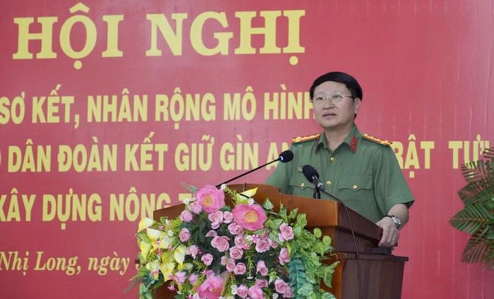 Đại tá Nguyễn Thanh Bình, Phó Cục trưởng Cục Xây dựng phong trào bảo vệ ANTQ, Bộ Công an phát biểu tại hội nghị.