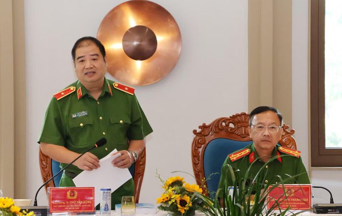 Thiếu tướng, TS. Chử Văn Dũng, Phó Giám đốc Học viện CSND phát biểu tại hội thảo.