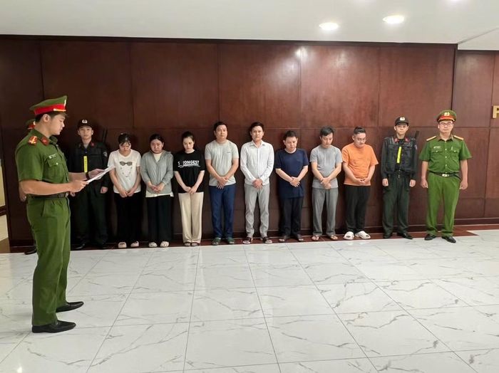 Cơ quan CSĐT Công an TP Hồ Chí Minh khởi tố bị can, bắt tạm giam Nguyễn Hoài Phong (ảnh trên) cùng các đồng phạm về tội “Lừa đảo chiếm đoạt tài sản”.