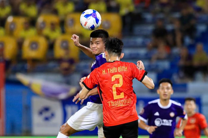 Màn trình diễn của hai đội trên sân Hàng Đẫy hứa hẹn về một vòng 6 V.League sẽ vô cùng hấp dẫn với nhiều cuộc đối đầu căng thẳng.