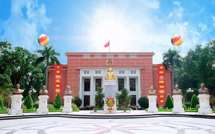 Quảng trường Học viện An ninh nhân dân. Ảnh: Website nhà trường
