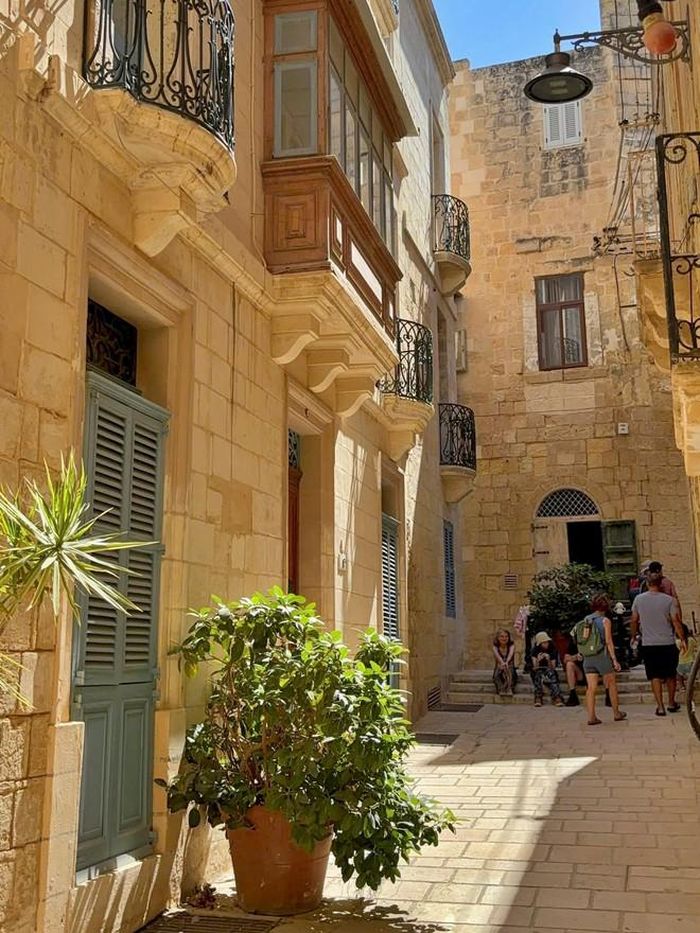 Những ngõ phố nhỏ yên tĩnh, kiến trúc độc đáo của Malta.