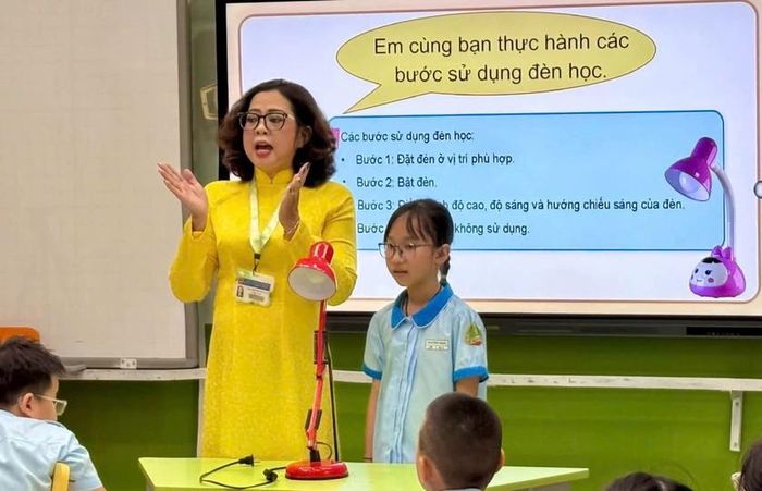 Giáo viên Trường Tiểu học Lê Ngọc Hân, phường Bến Thành, Thành phố Hồ Chí Minh trong giờ dạy tháng 9/2026.