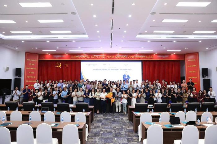 Các doanh nhân tham dự hội thảo, trao đổi về những thách thức trong tuyển dụng, phát triển và giữ chân nhân sự.