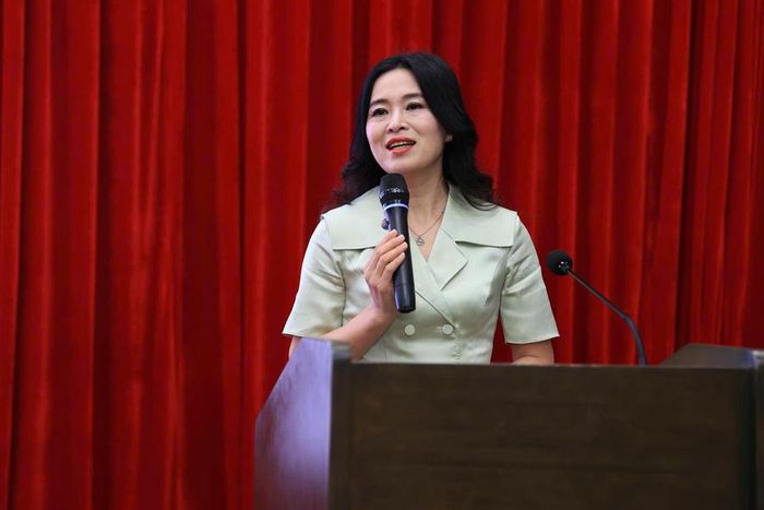 Bà Lê Thị Dung phát biểu tại hội thảo.