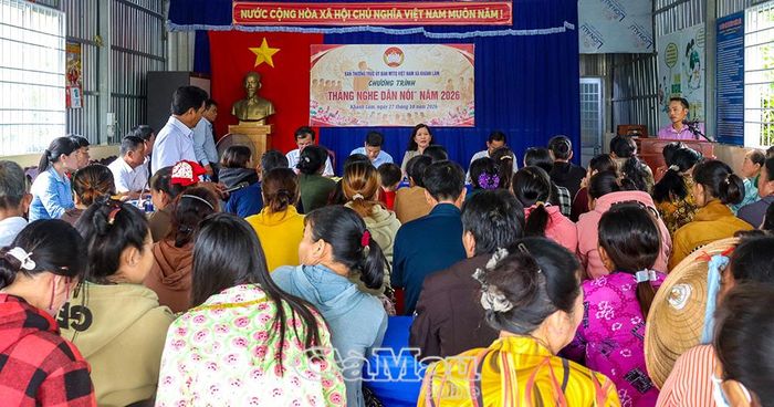 Đông đảo đồng bào dân tộc Ấp 10, xã Khánh Lâm tham gia chương trình “Tháng nghe dân nói”.