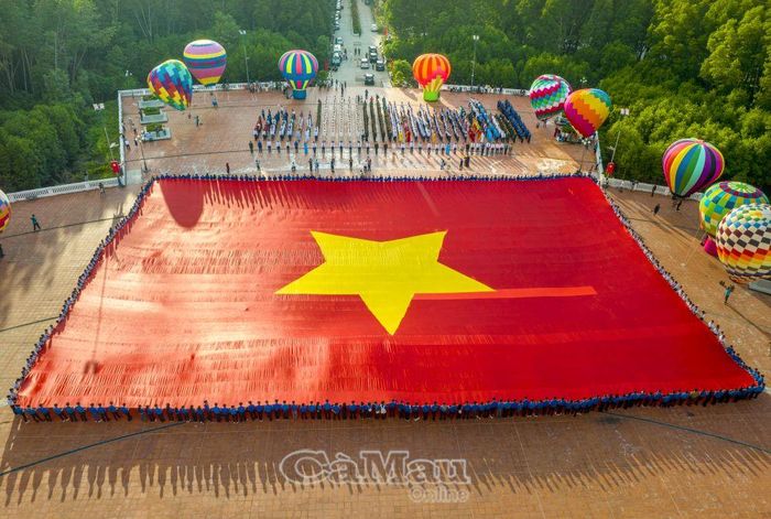 Lá quốc kỳ lớn nhất Việt Nam mừng Tết Độc lập 2/9/2026, tại Mũi Cà Mau.