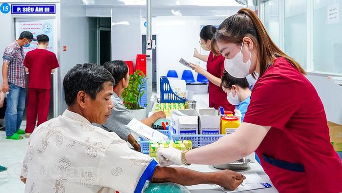 Bác sĩ La Văn Khoa nhấn mạnh, Phòng khám Đa khoa Y Đức Sài Gòn luôn đặt phương châm lấy người bệnh làm trung tâm, tận tâm trong chăm sóc, trách nhiệm trong khám và điều trị lên hàng đầu.