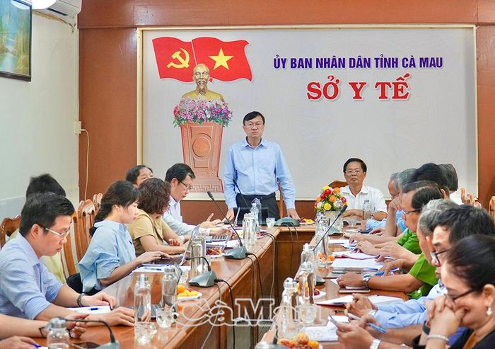 PGS.TS Nguyễn Vũ Thượng, Phó Viện trưởng Viện Pasteur Thành phố Hồ Chí Minh, phát biểu tại buổi làm việc với Sở Y tế tỉnh Cà Mau.