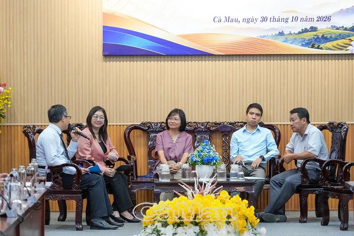 Phiên tọa đàm bàn tròn với chủ đề “Chuyển đổi số ở cơ sở: Cùng tư duy, cùng hành động”.