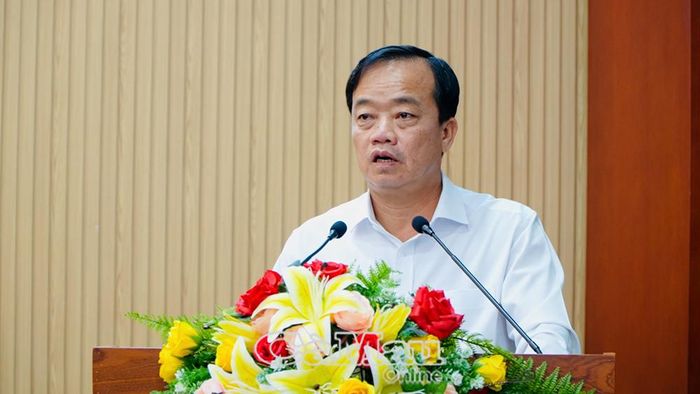 Đồng chí Huỳnh Quốc Việt, Phó Bí thư Tỉnh uỷ, phát biểu khai mạc toạ đàm.