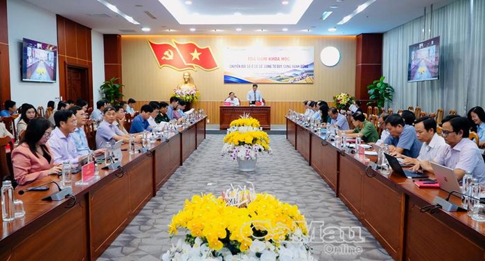 Các đại biểu tham dự toạ đàm.