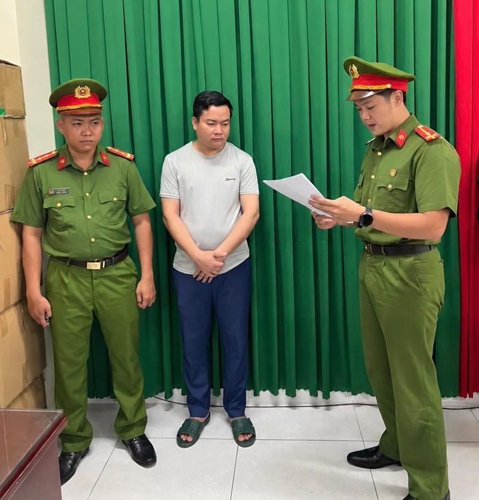 Bắt tạm giam Nguyễn Hoài Phong