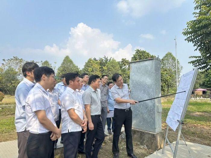  Lãnh đạo Ban Quản lý dự án khu vực Vĩnh Phúc báo cáo tiến độ triển khai dự án và các khó khăn, vướng mắc.