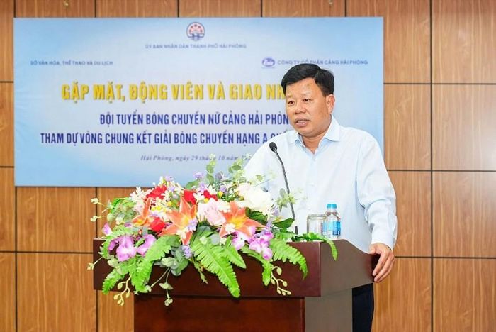 Đồng chí Lê Trung Kiên, Ủy viên Ban Thường vụ Thành ủy, Phó Chủ tịch UBND thành phố phát biểu động viên và giao nhiệm vụ cho Đội tuyển. Ảnh nguồn CTTĐTTP.