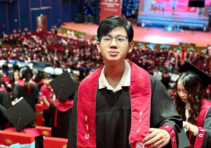Minh cho biết bản thân không có phương pháp học tập đặc biệt, nam sinh chủ yếu tập trung nghe giảng, ghi chép, hiểu bài ngay trên lớp, sau đó liên hệ kiến thức với các tình huống thực tế.