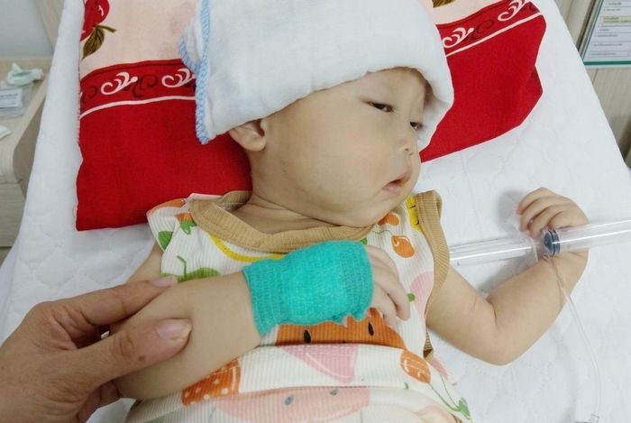 Quỳnh Anh được phát hiện ung thư máu và tan máu bẩm sinh từ lúc 7 tháng tuổi. 