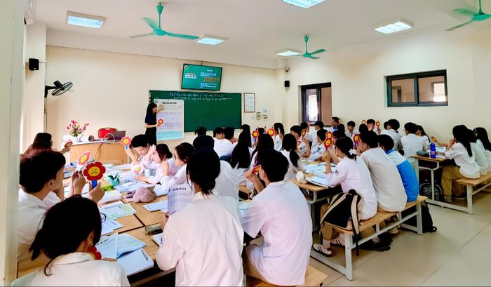 Học sinh ghi nhớ kiến thức, rèn luyện tư duy viết Văn qua phương pháp học văn bằng công thức.
